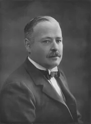 Mr J. L. Dugdale, 1911