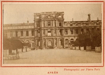 Paris kommun (1871): utsikt över Palais des Tuileries i Paris efter branden i maj 1871. Fotografi av Pierre Pepetit. Tryck på kartong, Dim. 9x5,4 cm