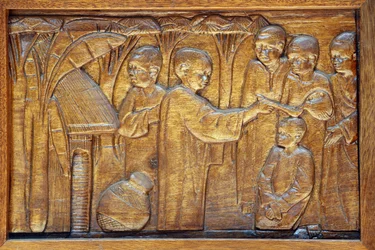 Namugongo katolska martyrs helgedom, Kampala. Kyrkdörrsrelief, 20160217, Kampala, Uganda