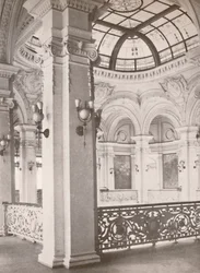 Nationalbiblioteket: ett hörn av galleriet med utsikt över den offentliga läsesalen, 1914