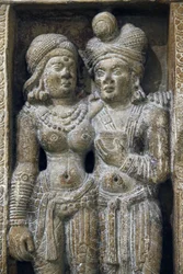 Indiens nationalmuseum, Delhi. Älskande par. Shunga. 100-talet. Amin, Haryana. Sten. Detalj. Indien.