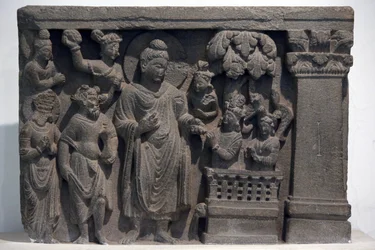 Nationalmuseet, New Delhi. Buddha med Naga-Kalika. Gandhara, 2:a århundradet e.Kr. Sten. Lån från Mayo College Museum, Ajmer. Indien.