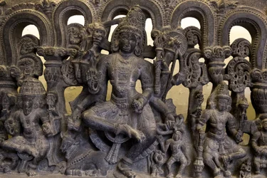 Nationalmuseet, New Delhi. Överstycke som visar treenigheten (Brahma, Vishnu och Shiva). Kakatiya