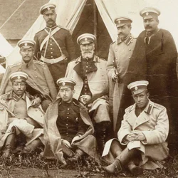 Nikolai Nikolaevich, prins Odoevsky-Maslov i mitten med officerarna från Life Guard Cava