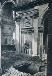 Norra tvärskeppet i St. Pauls Cathedral efter bombning, 1941