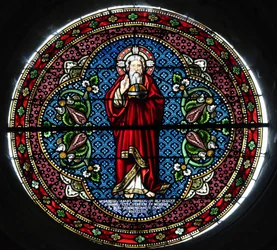 Notre-Dame Saint-Lazare kollegiala kyrka. Fönster i målat glas. Gud. Avallon. Frankrike