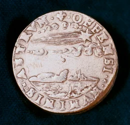 Framsidan av en medalj till minne av den ljusa kometen 1577
