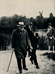 På semester med sin son i Italien, 1920-talet, 1945.