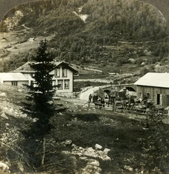 På den pittoreska vägen Telemarken - byta häst vid Grundesbro skyds station, Norge, c1905.