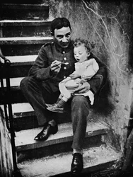 En av den nya armén som gjorde sig användbar i sitt kvarter 1915