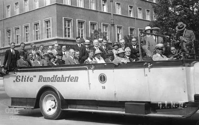 Folkvagn med öppen topp, c1920-tal
