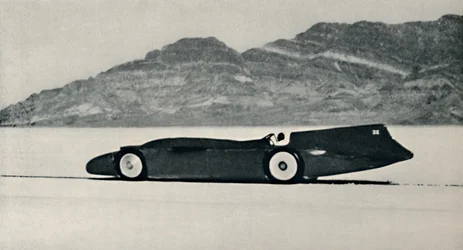 Över 300 miles i timmen på Salt Flats, Bonneville, Utah, 1937