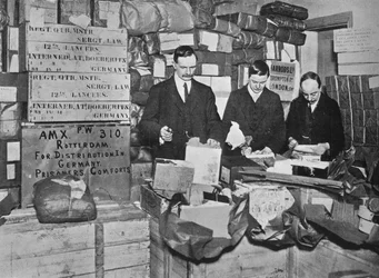Packa presenter för att skickas till brittiska fångar i Tyskland, 1915