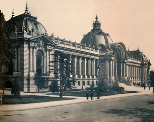 Paris. - Lilla palatset. -LL, c1910.