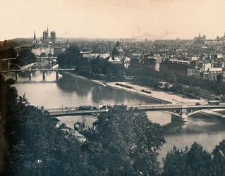 Paris. - Panorama mot Notre-Dame. -LL, c1910.