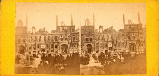 Paris Commune (1871): utsikt över Hotel de Ville efter branden i maj 1871. Anonym fotografering. Tryck på kartong Dim. 17x8 cm