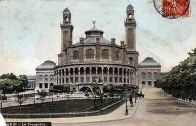 Paris: exteriörvy av Palais du Trocadero - Vykort daterat 1908