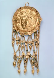 Hänge med huvudet av Athena Parthenos, tidigt 300-tal f.Kr