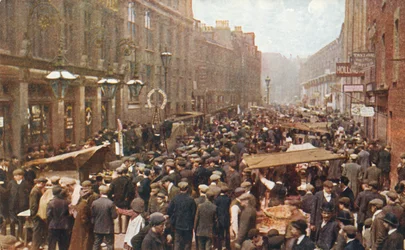 Underkjol Lane-marknad på en söndagsmorgon, London, c1910.