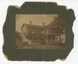 Fotografi av familjens John H. Scotts hem, 2 juli 1900.