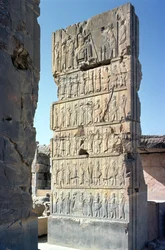 Pelarrelief från Hall of a Hundred Columns, Achaemenian Period, 5th century BC (foto)