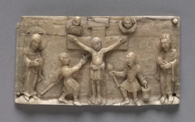 Plack från ett bärbart altare som visar korsfästelsen, 1050-1100.