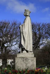 Poissy kollegiala kyrka. Staty av Saint Louis. Profil, Poissy, Frankrike