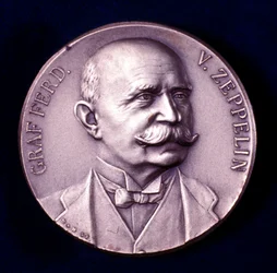 Porträtt av greve Ferdinand von Zeppelin