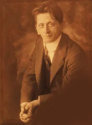 Porträtt av kompositören Alexander von Zemlinsky 1871-1942, 1915.