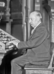 Porträtt av organisten och kompositören Charles-Marie Widor 1844-1937, 1927.