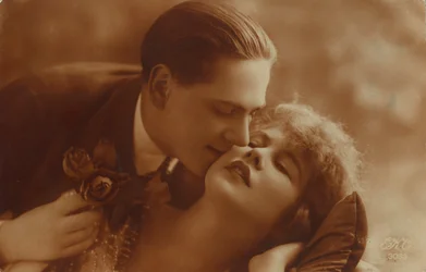 Vykort av romantiska vintage par, i sepia