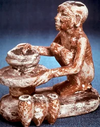 Krukmakare som vänder kärl på ett hjul, fornegyptiska, Gamla kungariket, 5:e dynastin 2565-2420 f.Kr.