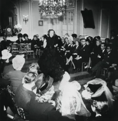 Presentation av den franske modedesignern Jacques Faths vårkollektion, Paris, mars 1944