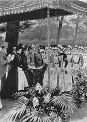 Prinsessan Alexandra överlämnade certifikat till sjuksköterskor på Marlborough House, 21 juli 1899, 1901.