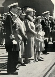 Queen Mary ger sig av för att besöka Kanada, 1939, 1951.