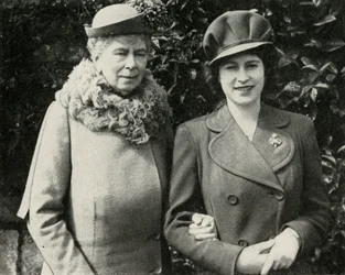 Drottning Mary med prinsessan Elizabeth, april 1944, 1951.
