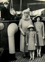 Queen Mary med sina barnbarn, 1930-talet, 1951.