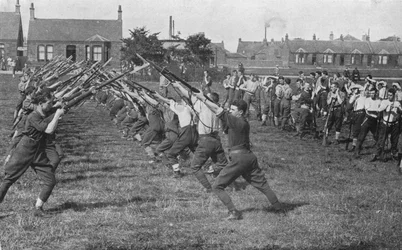 Rekryter lär sig användningen av bajonetten, 1915