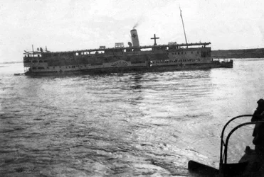 Röda Korsets flodbåt går uppför floden Tigris, Mesopotamien, första världskriget, 1918