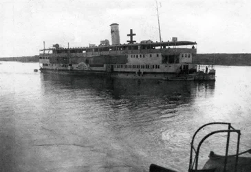 Röda Korsets flodbåt går uppför floden Tigris, Mesopotamien, första världskriget, 1918