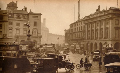 Regent Street, London, England, sett från Piccadilly Circus, 1923, 1938