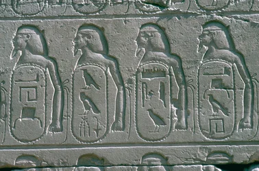 Reliefer som visar kartuscher av namn på fångna städer i främre östern, Amuntemplet, Karnak, Egypten