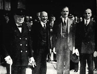 Återvända till London från Amerika, 27 juni 1942, 1945.