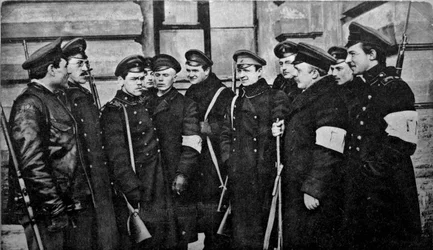 Revolutionära studenter efter februarirevolutionen, Ryssland, 1917.