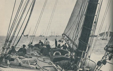 De största brittiska kappseglingsyachter tävlar under Cowes Week, 1937