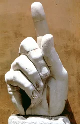 Höger hand från en kolossal staty av kejsar Konstantin, 330 e.Kr