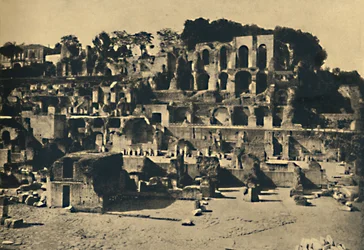 Roma - Ruinerna av huset Caligula som tornar upp sig ovanför Vestaljungfrurnas hus, 1910