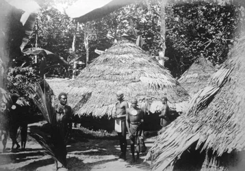 Runda hus av infödda i Timotu, Santa Cruz, 1892