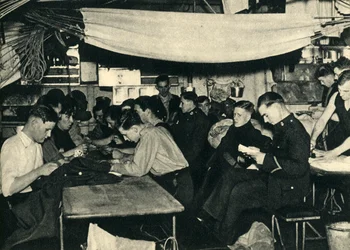 Royal Marines på deras messdäck ombord på ett fartyg, andra världskriget, c1939-c1943 1944.
