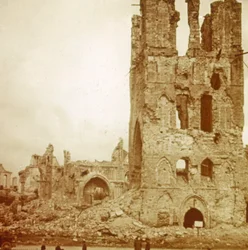 Förstörd katedral, Ypres, Flandern, Belgien, c1914-c1918